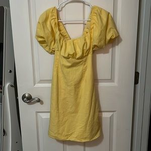 Size M yellow dress